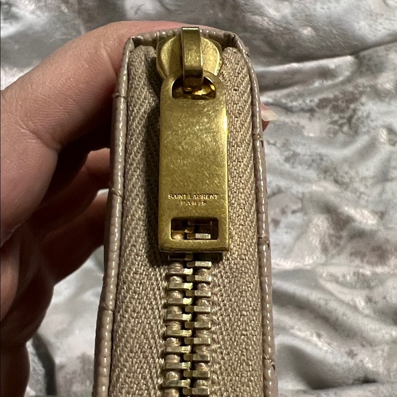 CASSANDRE MATELASSÉ ZIP AROUND WALLET IN GRAIN DE POUDRE LEATHER - Picture 7 of 10